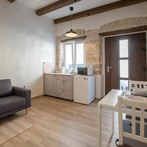  Apartman Nesatcium